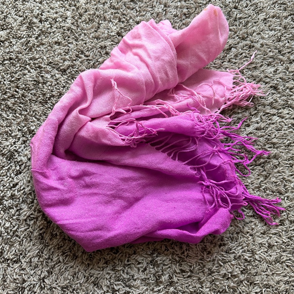 Scarfs - Picture 3 of 3